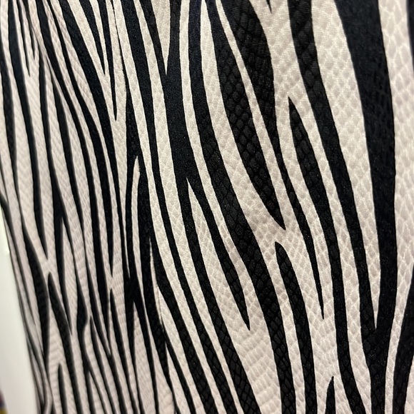 Dolls kill kimcine curve zebra striped strapless romper size L - Picture 9 of 10